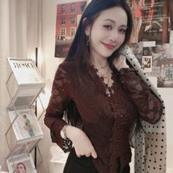 女裝 | 親膚 V 領蕾絲上衣